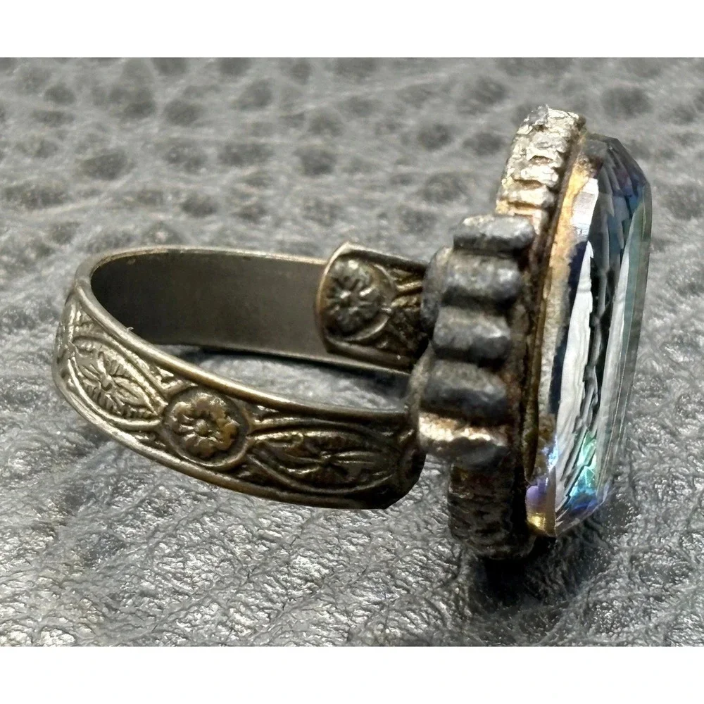 Vintage Virgin Mary Miraculous Medal Glass Cameo Iridescent Ring Silver Tone
